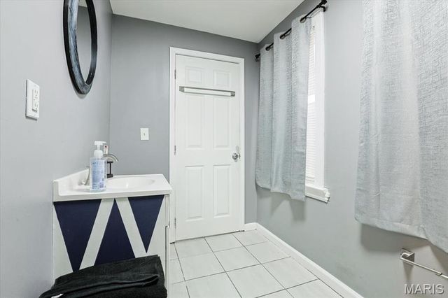 4660 Dewey Avenue, St Louis, MO 63116