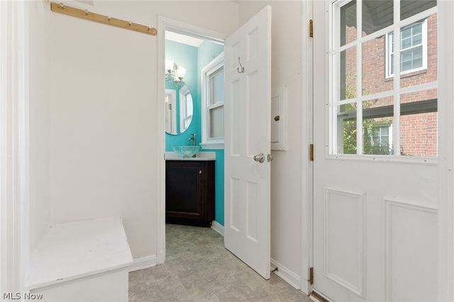 3697 Washington Boulevard, University Heights, OH 44118