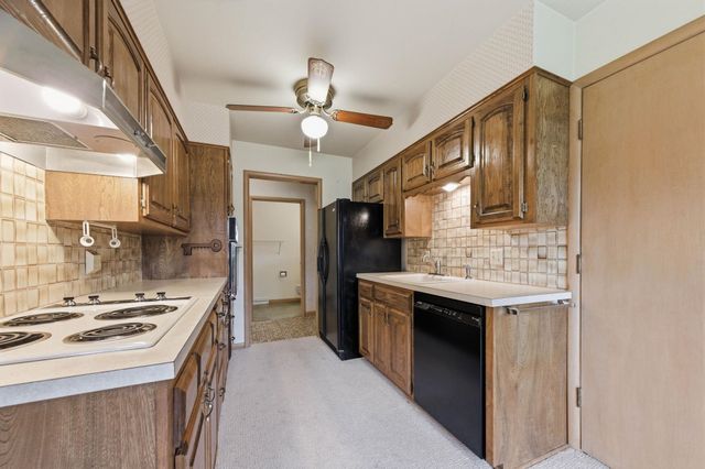 742 N VALLEYVIEW LN, Wichita, KS 67212
