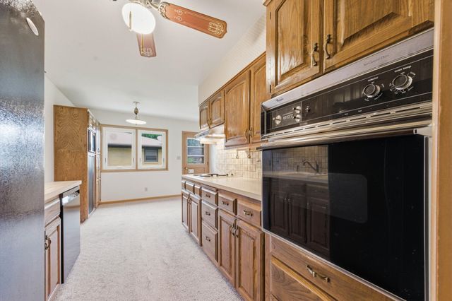742 N VALLEYVIEW LN, Wichita, KS 67212