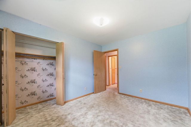 742 N VALLEYVIEW LN, Wichita, KS 67212