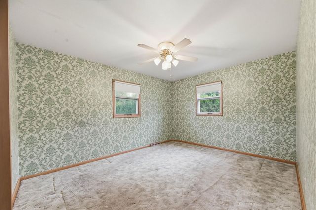 742 N VALLEYVIEW LN, Wichita, KS 67212
