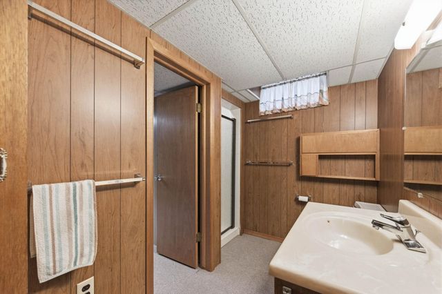 742 N VALLEYVIEW LN, Wichita, KS 67212