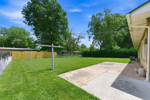 742 N VALLEYVIEW LN, Wichita, KS 67212