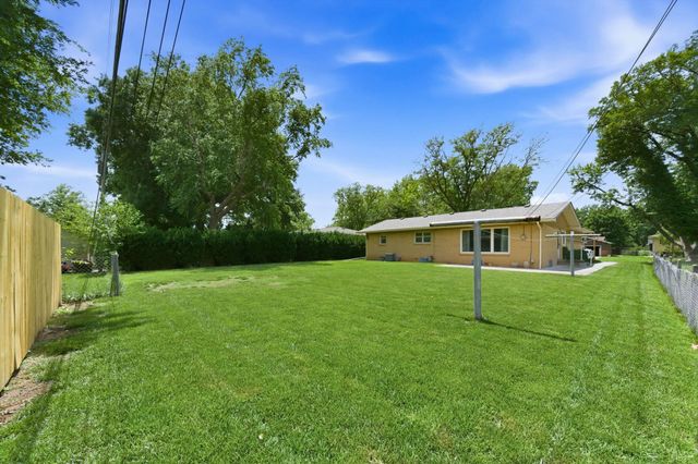 742 N VALLEYVIEW LN, Wichita, KS 67212