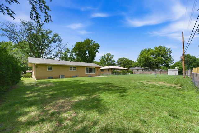 742 N VALLEYVIEW LN, Wichita, KS 67212