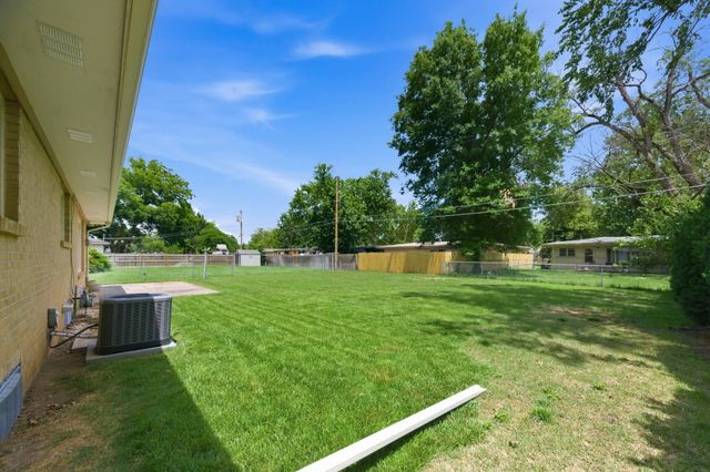 742 N VALLEYVIEW LN, Wichita, KS 67212