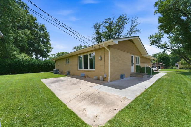 742 N VALLEYVIEW LN, Wichita, KS 67212