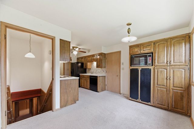 742 N VALLEYVIEW LN, Wichita, KS 67212