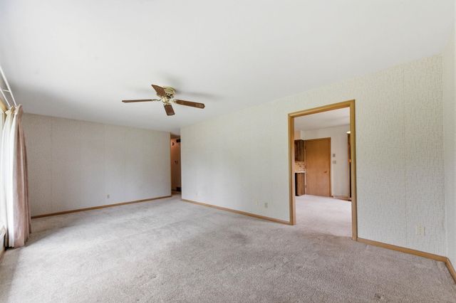 742 N VALLEYVIEW LN, Wichita, KS 67212