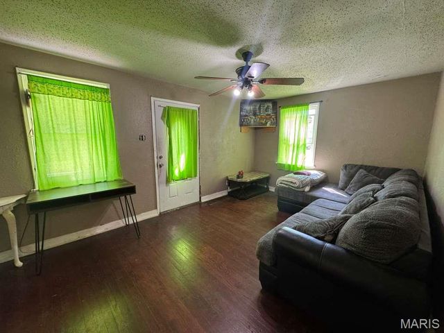 15 N Harvey Avenue, St Louis, MO 63135