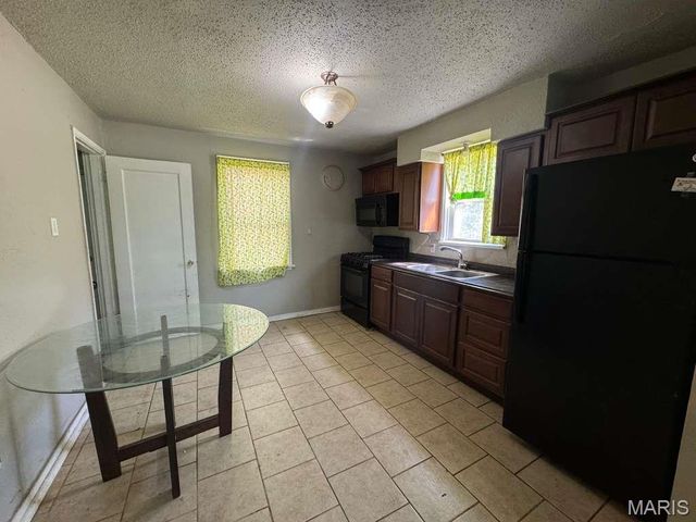 15 N Harvey Avenue, St Louis, MO 63135