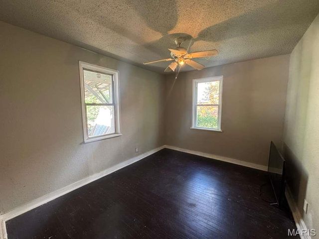 15 N Harvey Avenue, St Louis, MO 63135