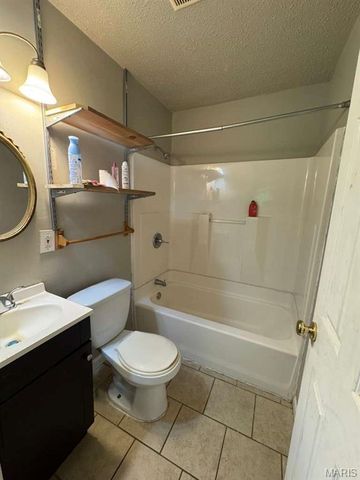 15 N Harvey Avenue, St Louis, MO 63135