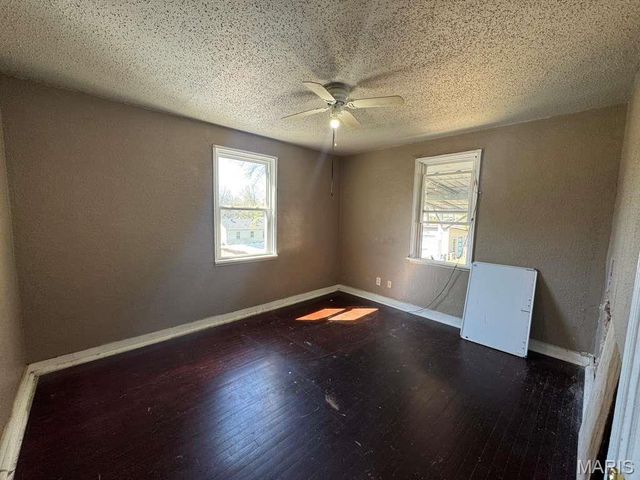 15 N Harvey Avenue, St Louis, MO 63135