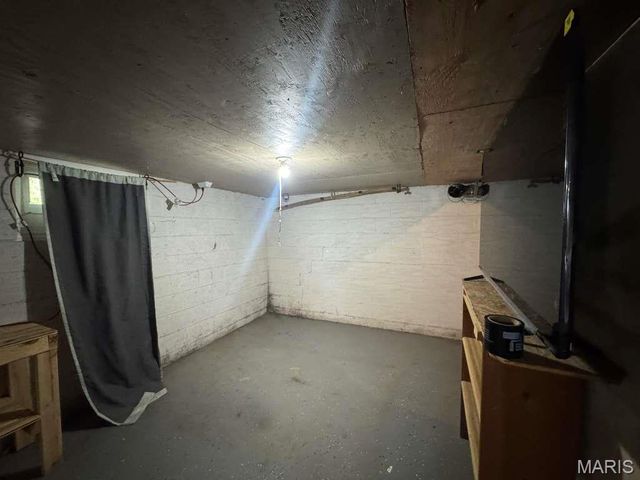 15 N Harvey Avenue, St Louis, MO 63135