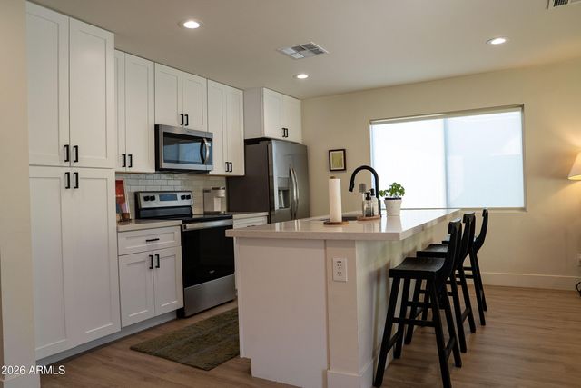 8701 E CHAPARRAL Road, Scottsdale, AZ 85250