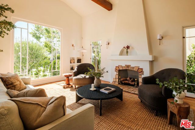 138 S La Jolla Avenue, Los Angeles, CA 90048