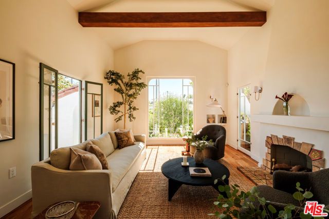 138 S La Jolla Avenue, Los Angeles, CA 90048