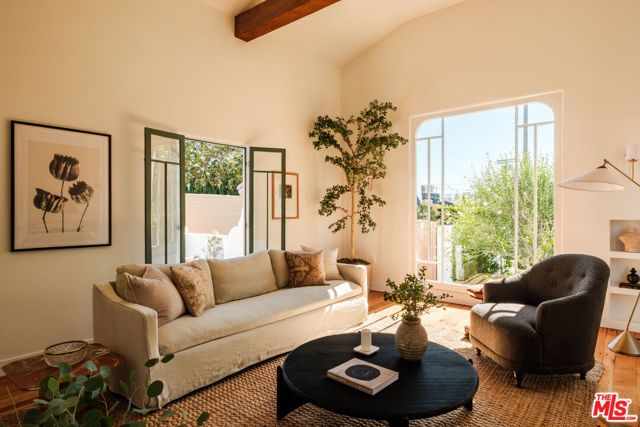138 S La Jolla Avenue, Los Angeles, CA 90048