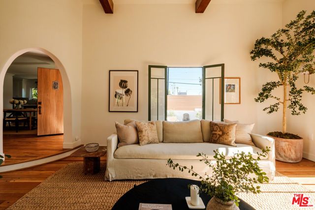 138 S La Jolla Avenue, Los Angeles, CA 90048