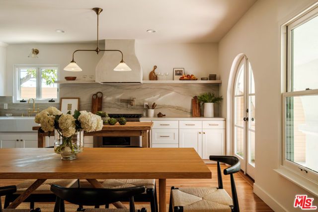 138 S La Jolla Avenue, Los Angeles, CA 90048