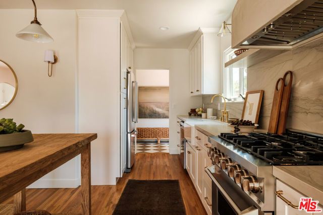 138 S La Jolla Avenue, Los Angeles, CA 90048