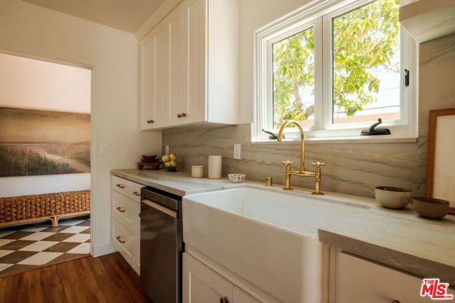 138 S La Jolla Avenue, Los Angeles, CA 90048
