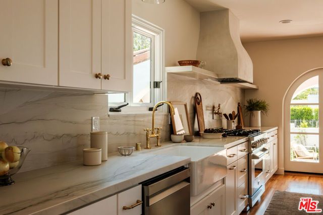 138 S La Jolla Avenue, Los Angeles, CA 90048