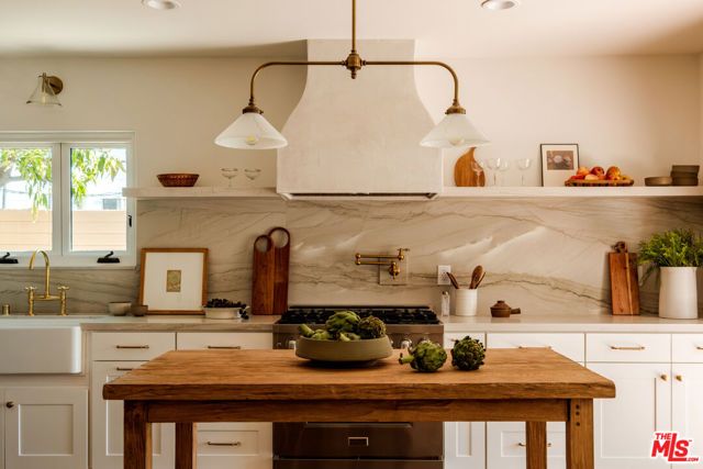 138 S La Jolla Avenue, Los Angeles, CA 90048