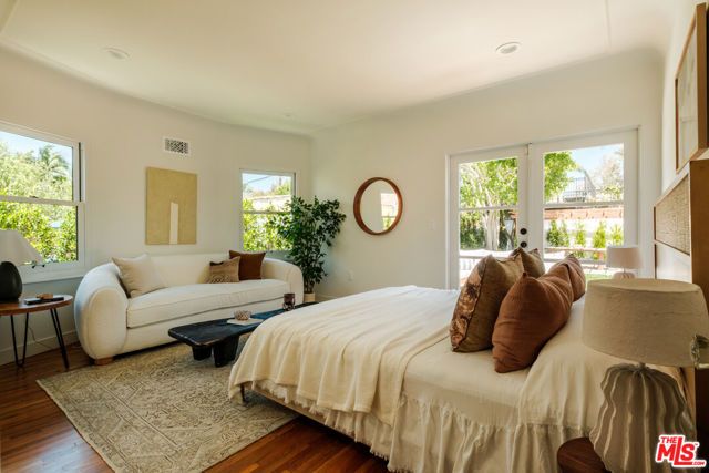 138 S La Jolla Avenue, Los Angeles, CA 90048