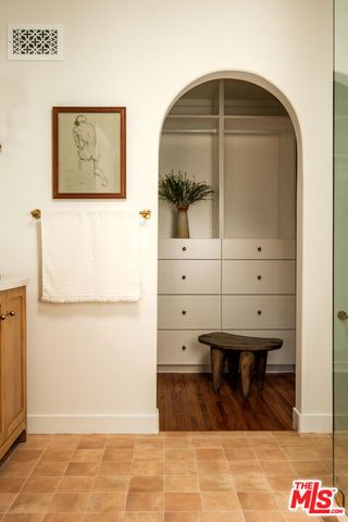 138 S La Jolla Avenue, Los Angeles, CA 90048