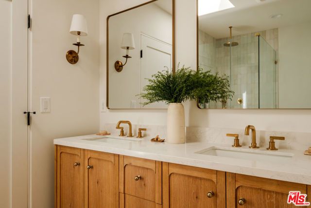 138 S La Jolla Avenue, Los Angeles, CA 90048