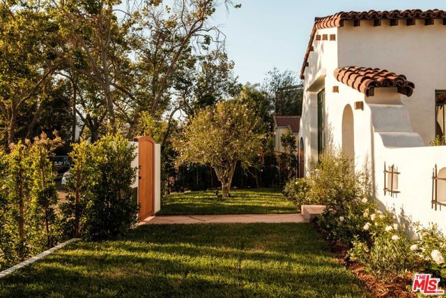 138 S La Jolla Avenue, Los Angeles, CA 90048