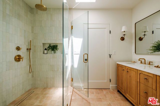 138 S La Jolla Avenue, Los Angeles, CA 90048