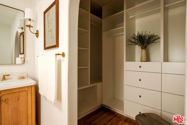 138 S La Jolla Avenue, Los Angeles, CA 90048
