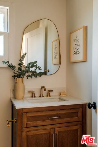 138 S La Jolla Avenue, Los Angeles, CA 90048