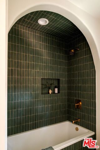 138 S La Jolla Avenue, Los Angeles, CA 90048