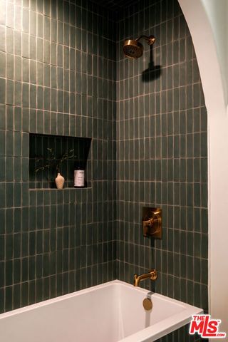 138 S La Jolla Avenue, Los Angeles, CA 90048