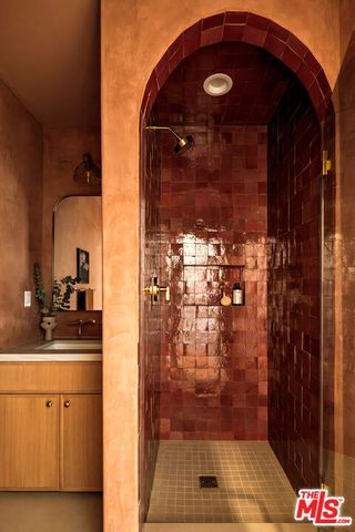 138 S La Jolla Avenue, Los Angeles, CA 90048