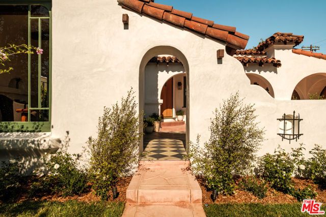 138 S La Jolla Avenue, Los Angeles, CA 90048