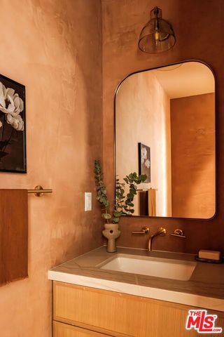 138 S La Jolla Avenue, Los Angeles, CA 90048