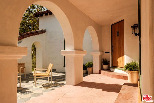 138 S La Jolla Avenue, Los Angeles, CA 90048