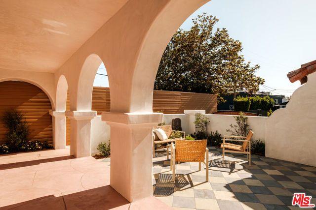 138 S La Jolla Avenue, Los Angeles, CA 90048