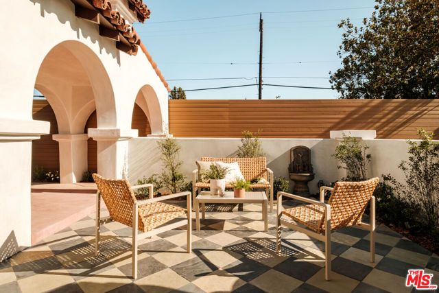 138 S La Jolla Avenue, Los Angeles, CA 90048