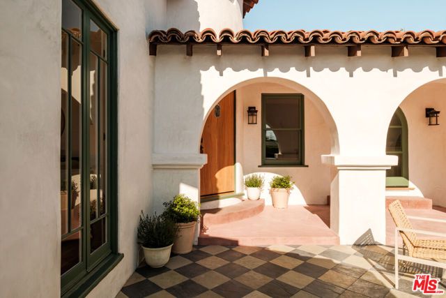 138 S La Jolla Avenue, Los Angeles, CA 90048