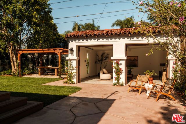 138 S La Jolla Avenue, Los Angeles, CA 90048