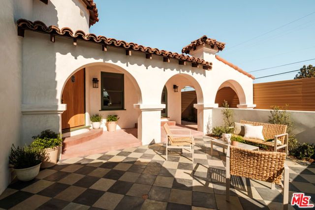 138 S La Jolla Avenue, Los Angeles, CA 90048