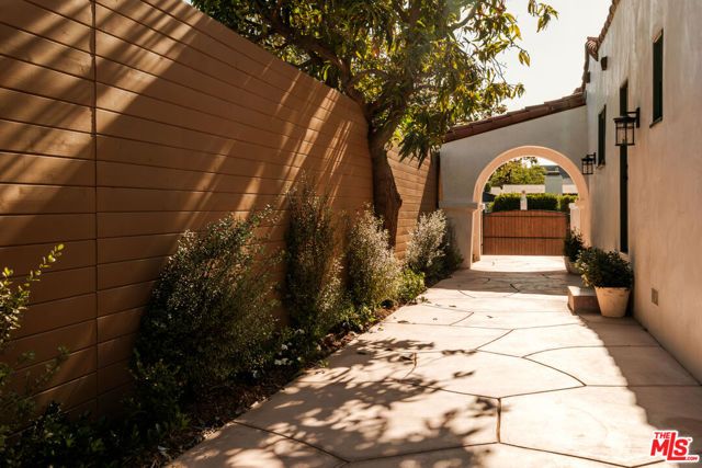 138 S La Jolla Avenue, Los Angeles, CA 90048