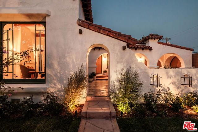 138 S La Jolla Avenue, Los Angeles, CA 90048